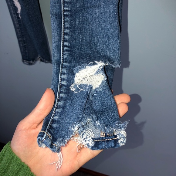 Distressed American Eagle Skinny Jeans - Picture 4 of 13